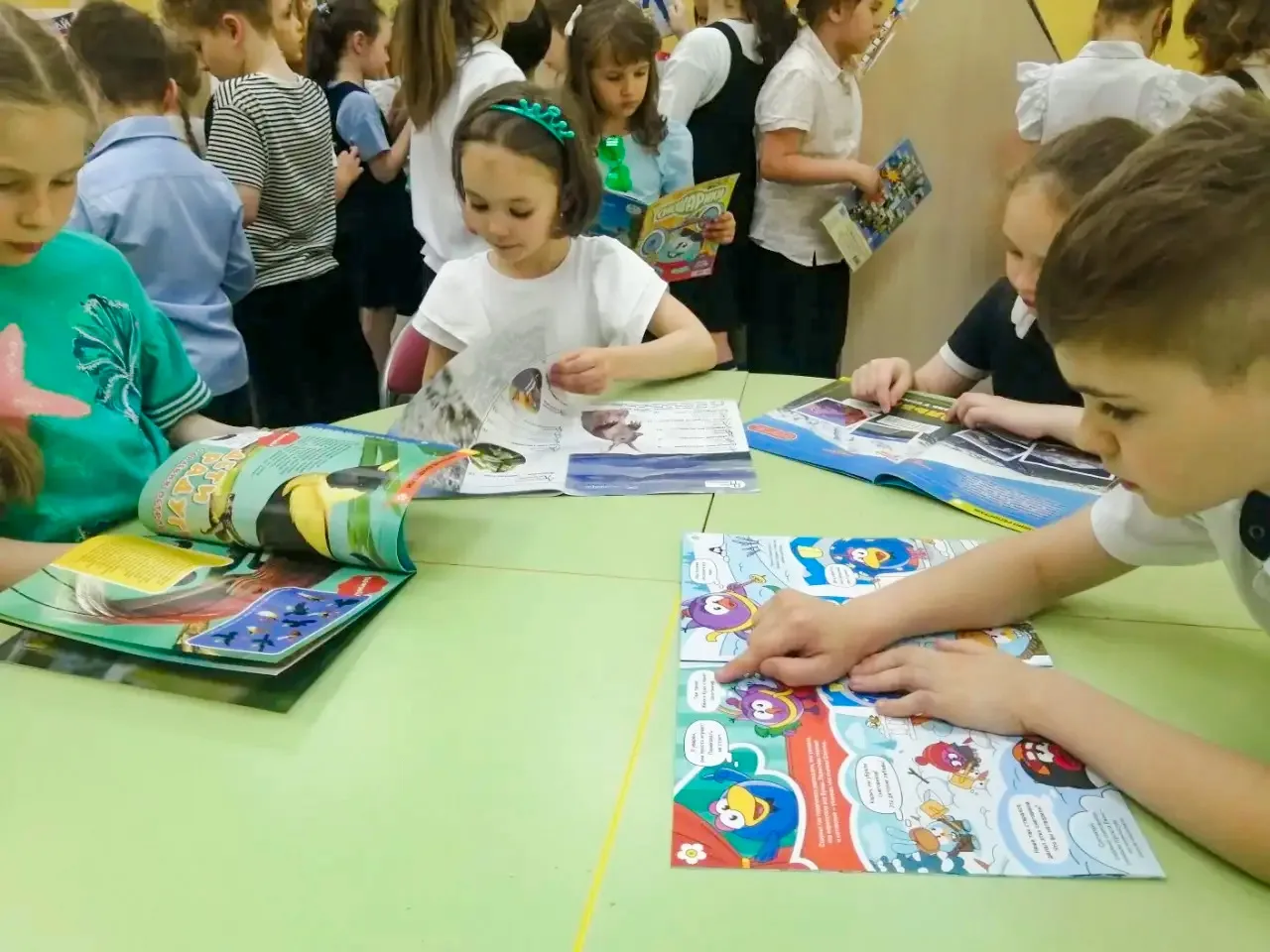 ВОЛШЕБНЫЙ МИР ДЕТСКОЙ КНИГИ 📚✨  Ученики 1 «А» класса вместе со своим классным руководителем Натальей