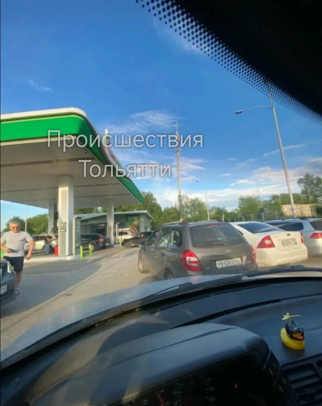 Вот такая ситуация на заправке TatNeft на шлюзовом, одна колонка три ряда.