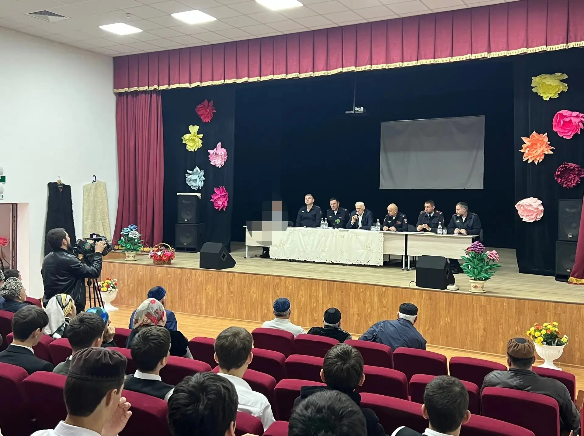 В Новом Реданте полицейские, представители местной власти и общественности обсудили акт...