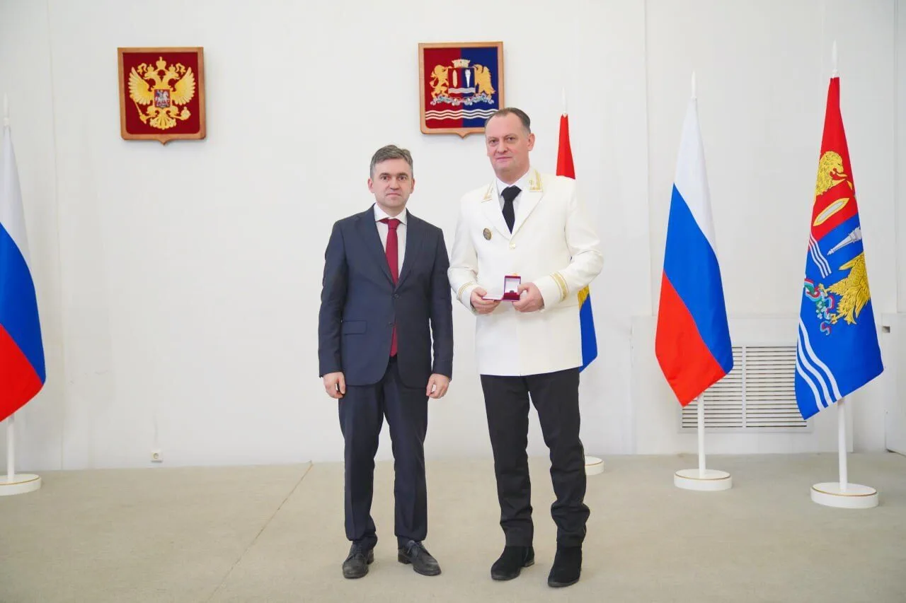 🏆 Губернатор Станислав Воскресенский вручил государственные награды выдающимся жителям...