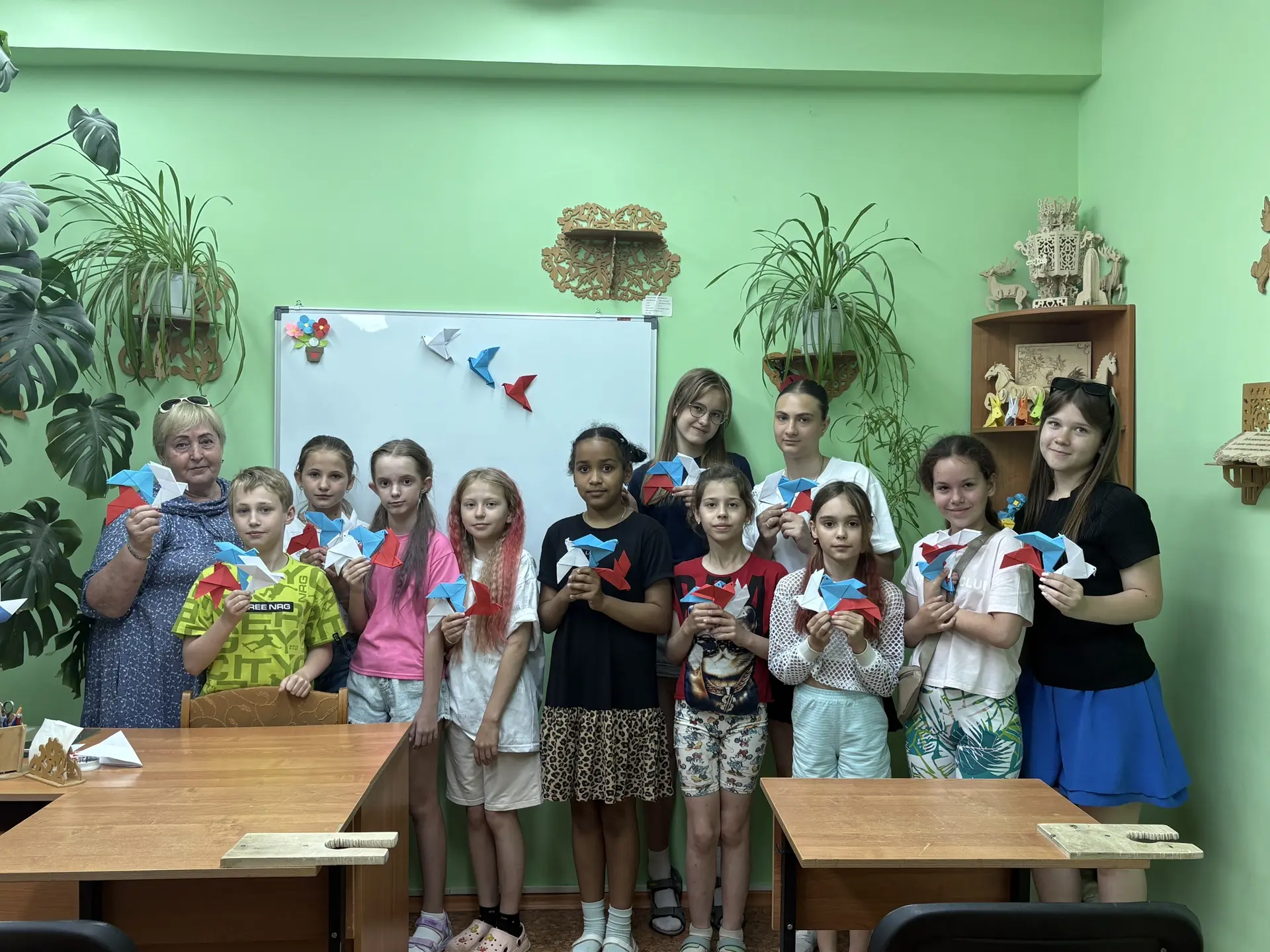Нескучные каникулы ☀️

Рассказываем как прошёл наш творческий день вместе с ребятами школьного лагер