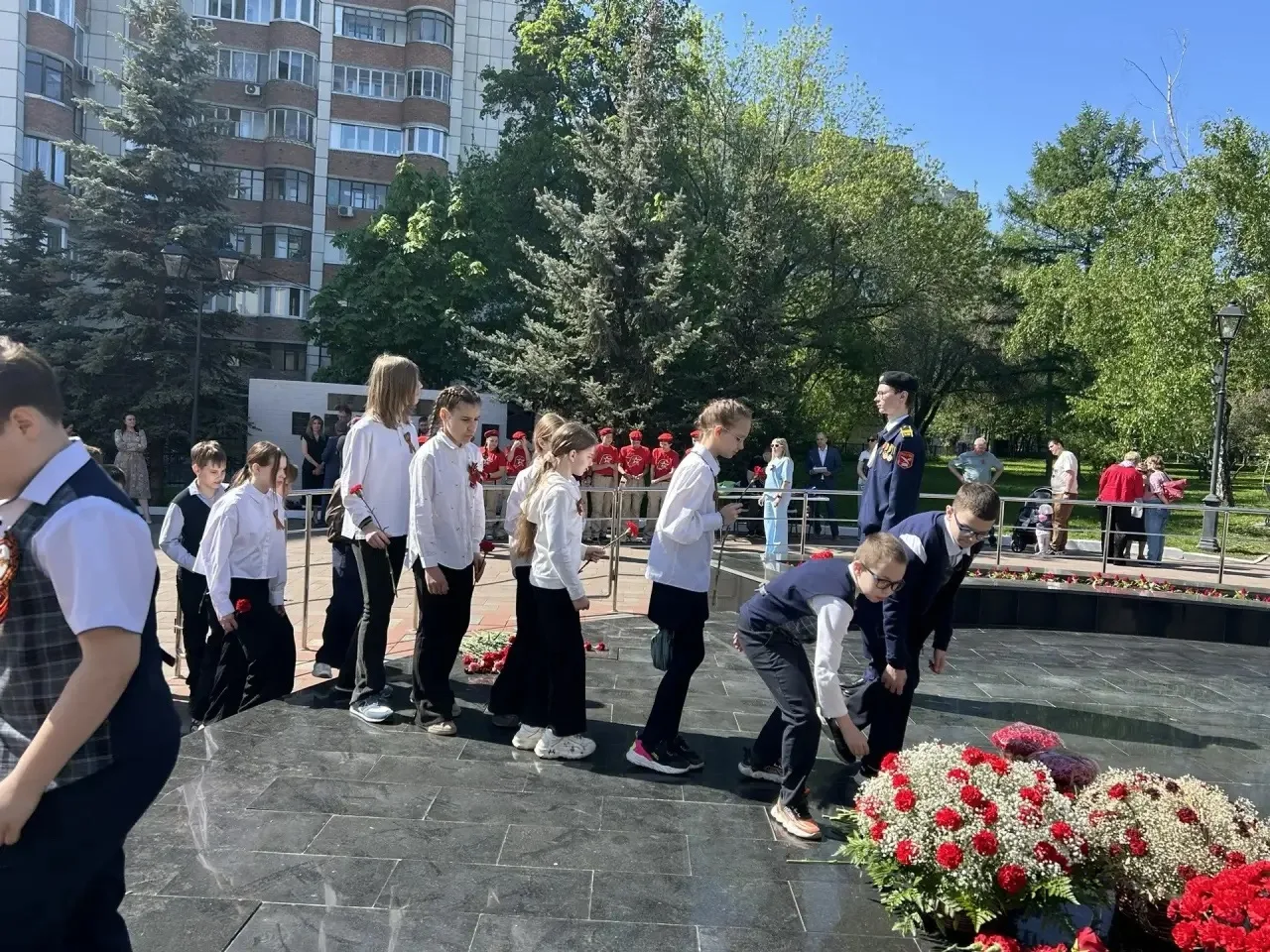 Мы помним. Мы гордимся. Мы благодарим.  В нашей школе продолжаются памятные акции, посвящённые героя