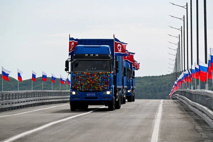 Россия и Северная Корея открыли трансграничный автомобильный мост через реку Туманную