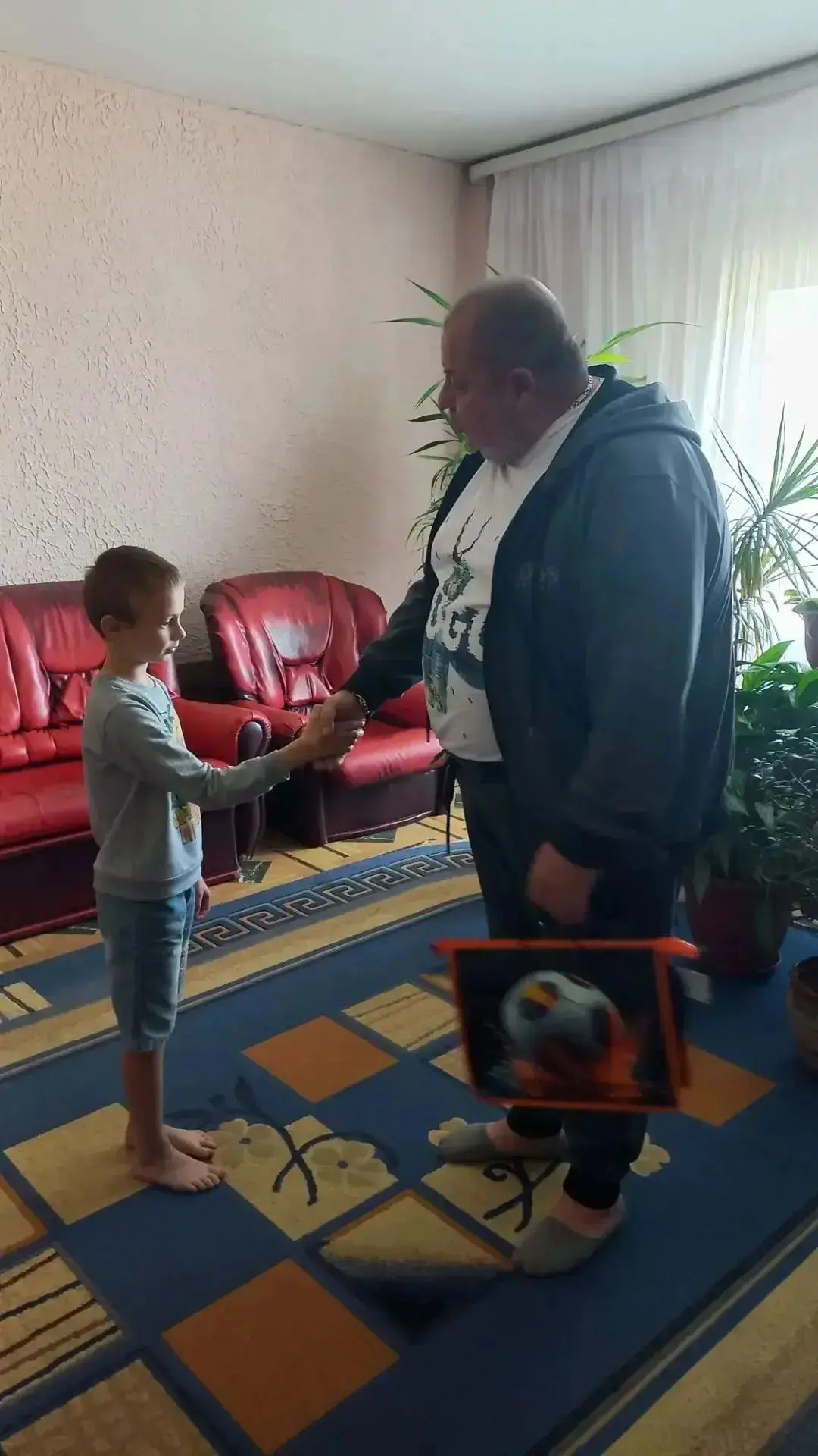 В ГАУ СО «КЦСОН Базарно-Карабулакского района» продолжается добрая традиция — акция «Тр...