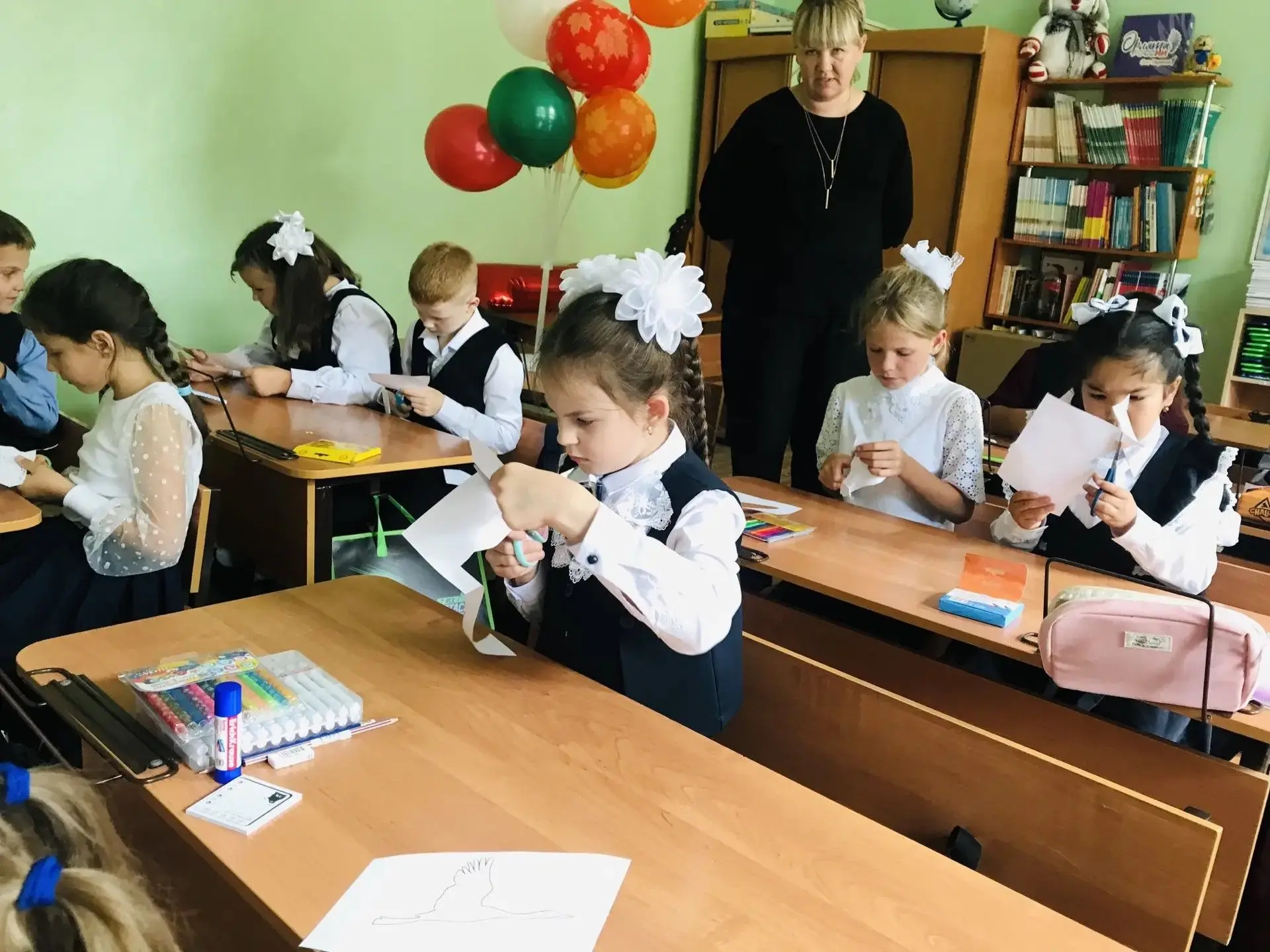 Белый журавлик — символ мира и защиты. Акция ко Дню солидарности в борьбе с терроризмом