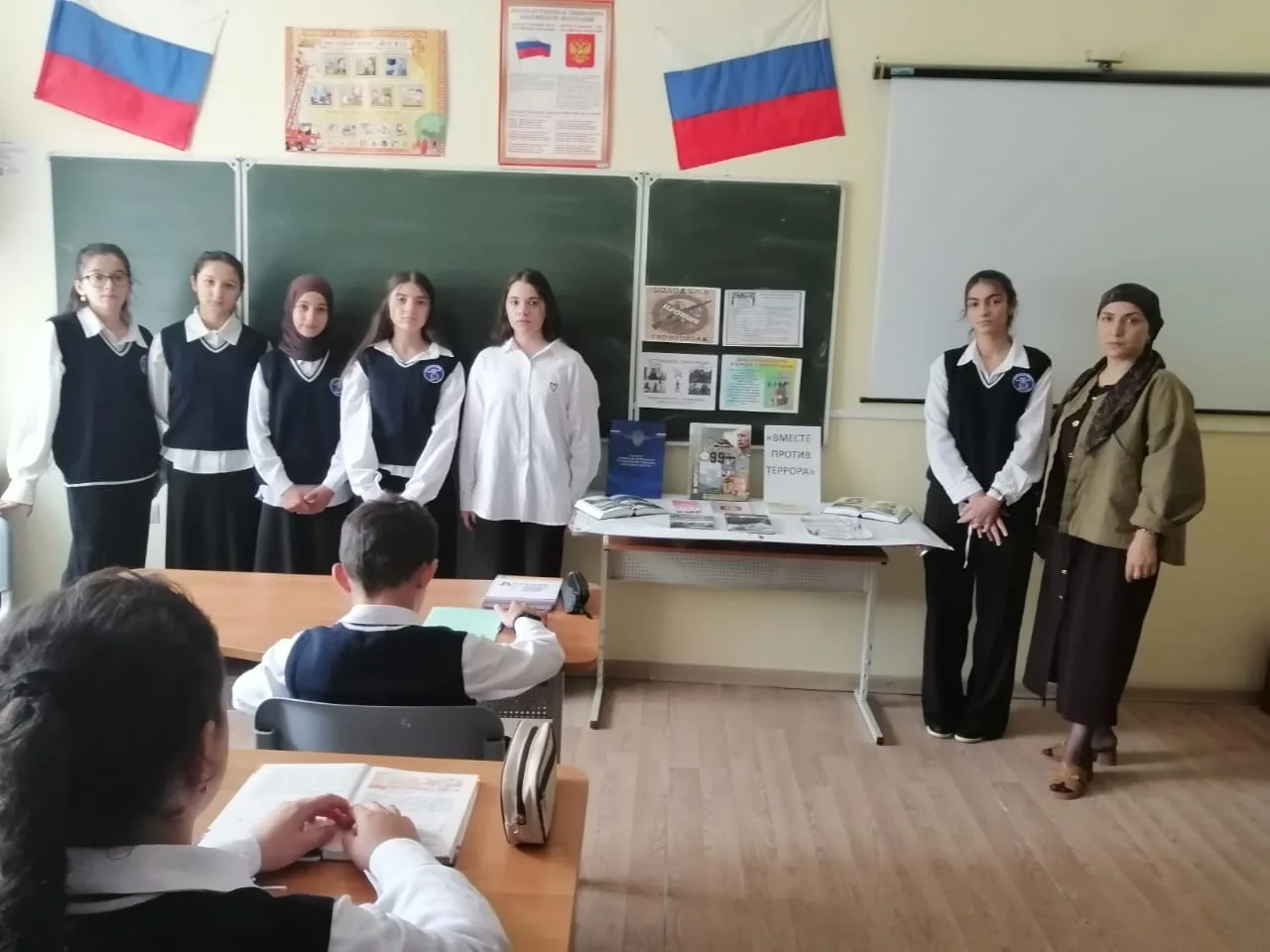 2 сентября зав. Янгикентского филиала МЦРБ  Тагирова Э. Т. провела для учащихся Янгикен...