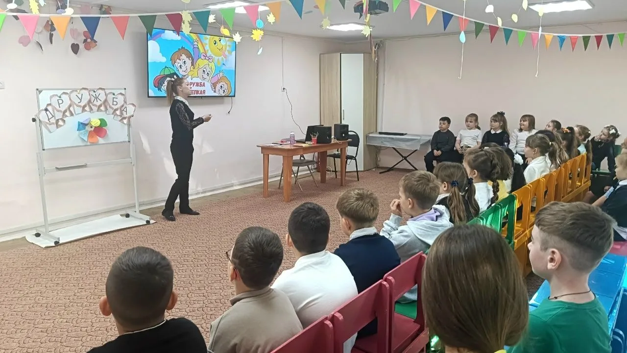 В детско-подростковом клубе «Кожевенная слобода» прошла серия игровых программ «Цветик-...