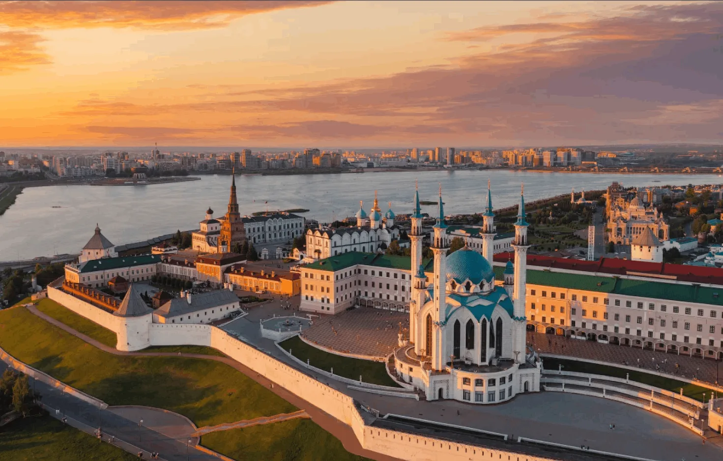 Такси из Казани в Москву
Надёжный трансфер через Поволжье и центральную России
Планируете поездку из