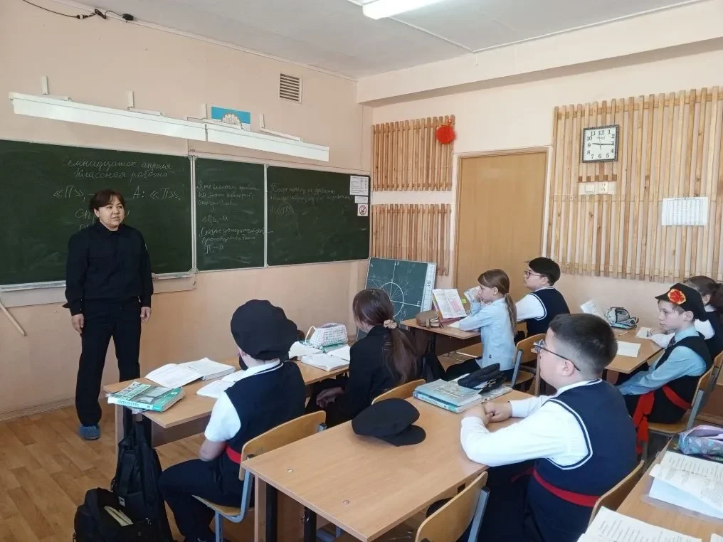 Ответственность начинается с выбора: пятиклассники встретились с инспектором ЦОБ   Сегодня для учени