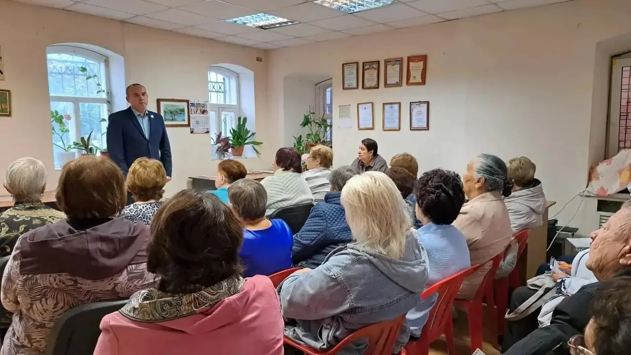 Глава Пугачевского муниципального района Алексей Янин встретился с активом Совета ветер...