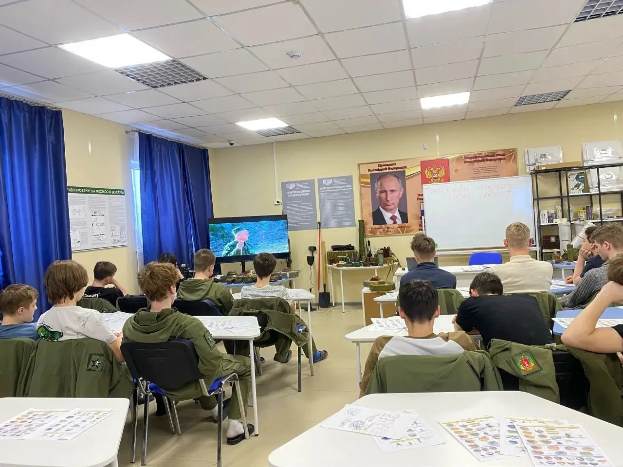 😁 Кажется, только вчера наши ребята из 10 "А" и 10 "Б" классов отправились на учебные сборы по основ