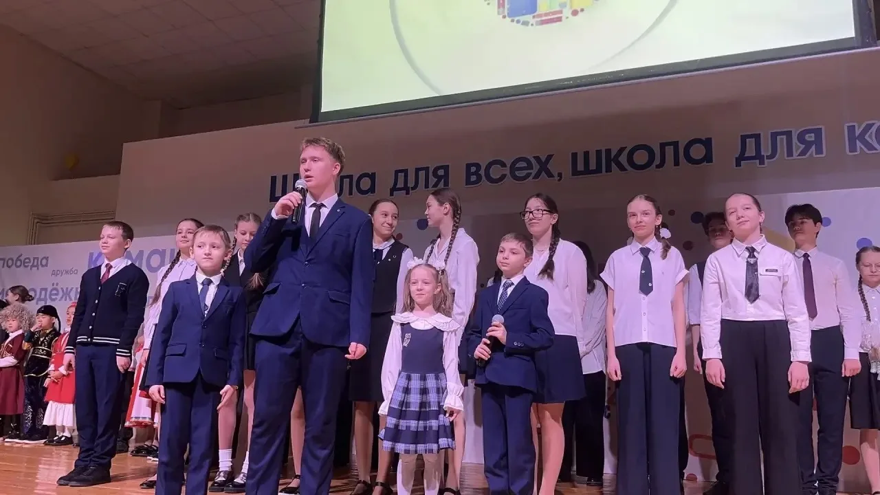 В нашей школе состоялась теплая и долгожданная встреча учеников разных лет — с 2019 по 2025 год — пр