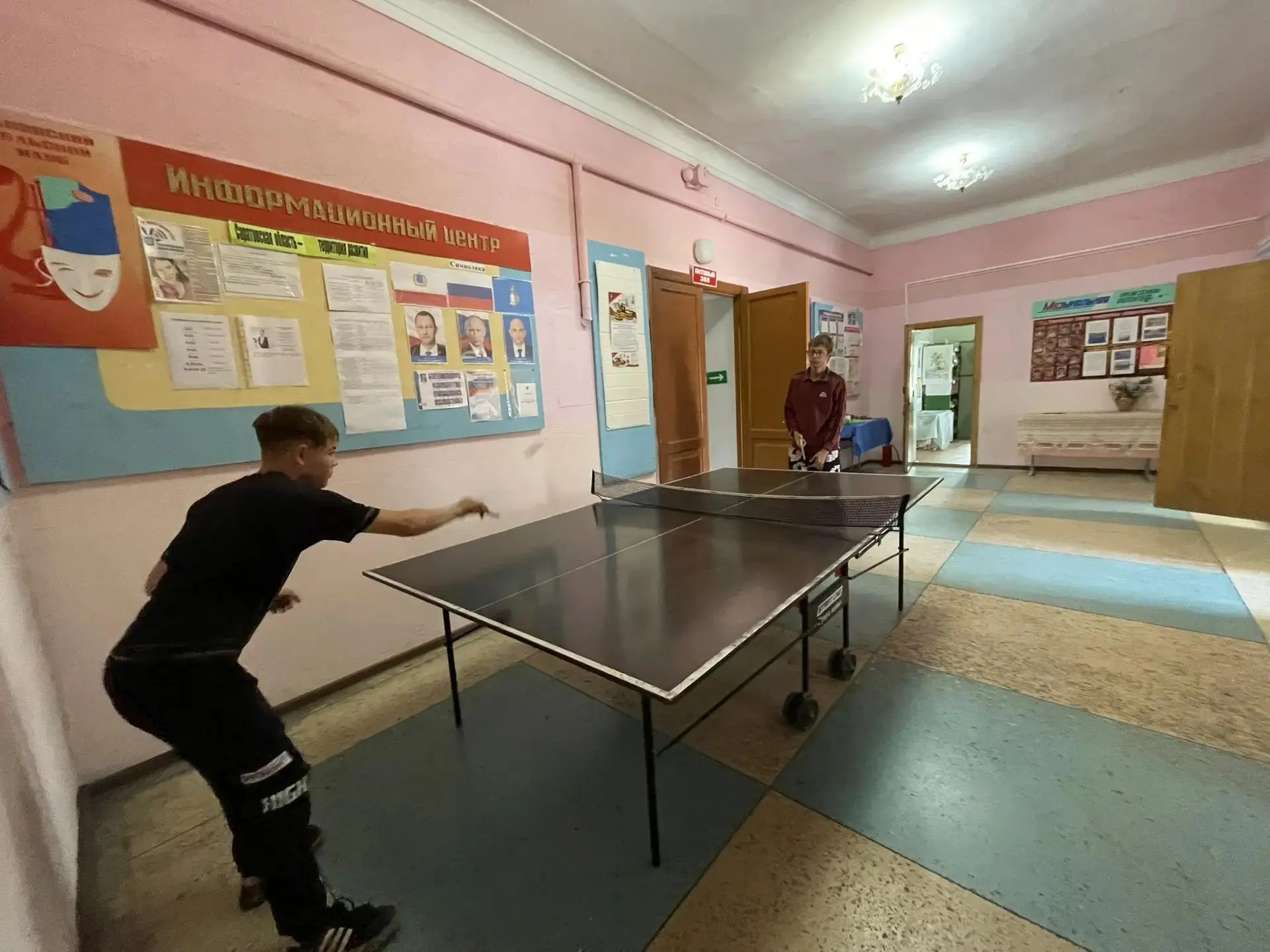 В Садовском сельском клубе продолжает свою работу досуговая площадка «Веселое лето»

Ребята с удовол