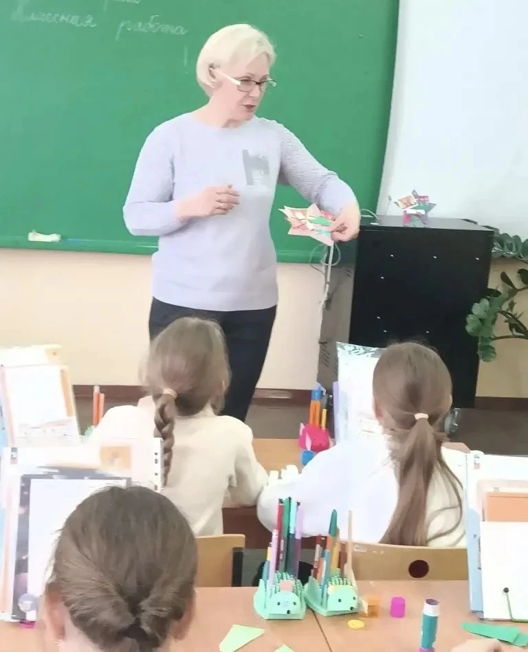 🕊️Мастер-класс Победы🕊️  Нас посетили представители Мемориала "В честь героев Курской Битвы" – Ольга