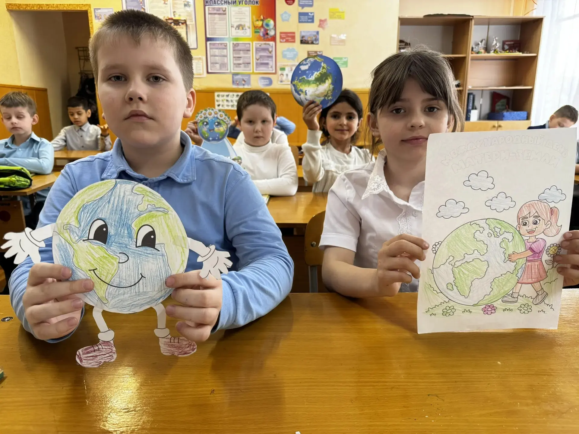 1 «В» на защите планеты: День Земли и секреты переработки! 🌍♻️ В 1 «В» классе прошёл необычный и оче