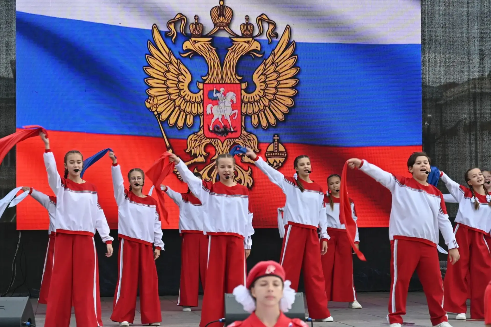 Уважаемые жители Читы и гости нашего города! Сегодня мы отмечаем День Государственного ...