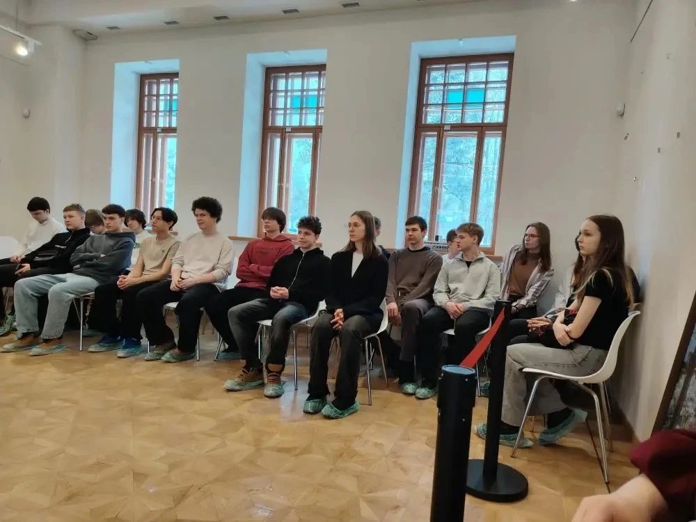 🏛️ Путешествие в историю Самарской губернии: 10 «А» посетил «Дом со слонами» Обучающиеся 10‑го «А» к