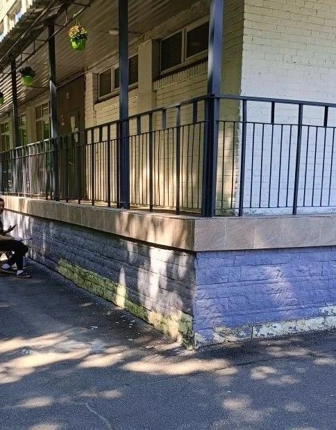 ✅ Сейчас в лицее проходят разные ремонтные работы. 

Ремонтируют отдельные учебные кабинеты, весь сп