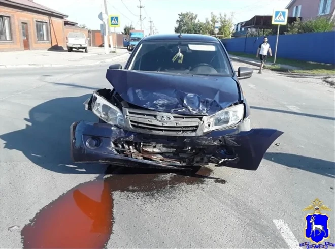 В Чапаевске в ДТП на перекрестке пострадал пассажир Renault