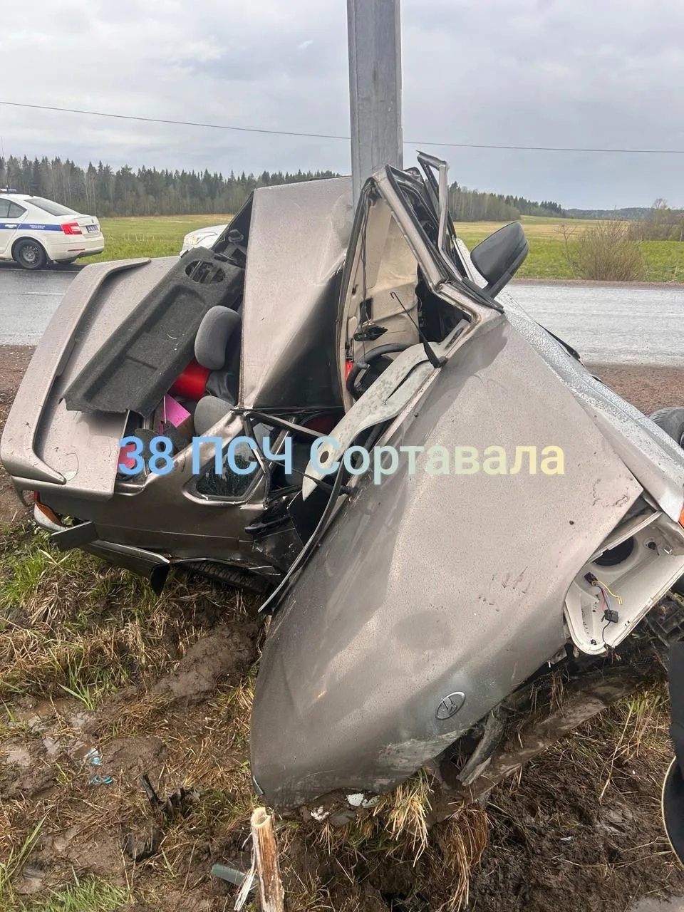 Автомобиль смяло после жесткого столкновения со столбом под Сортавала

15 мая 2026 года в 17:31 на п
