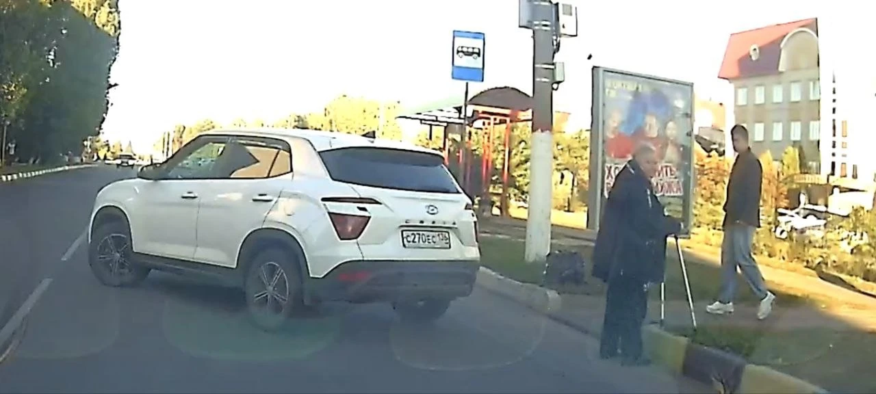 Перед началом движения надо смотреть по зеркалам!