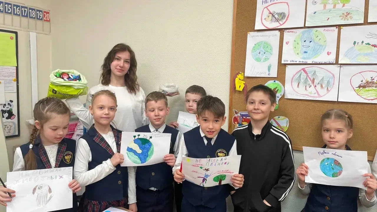 🌍 Сегодня в рамках Дня единых действий наставник «Орлят России» — Асиевская Лиза, ученица 9 Д класса