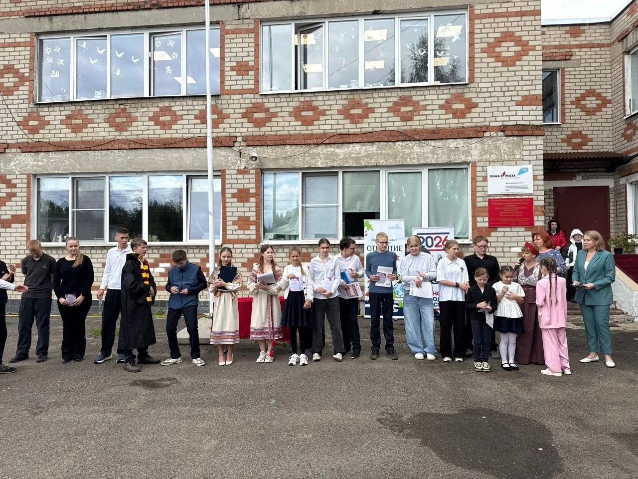 🏆 Наградили шибко грамотных и зело умелых - итоговая линейка в Пестрецовской школе  прошла в древнер