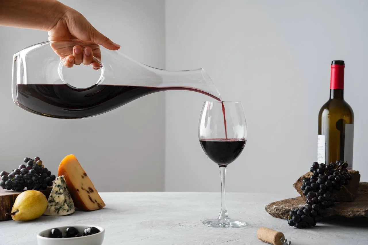 🍷 Сегодня отмечается Всемирный день вина — праздник вкуса, вдохновения и особенных моментов!  Вино о
