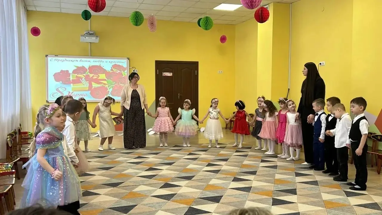 В преддверии праздника Весны, воспитанники средней группы "Семицветики" дошкольного отделения "Солны