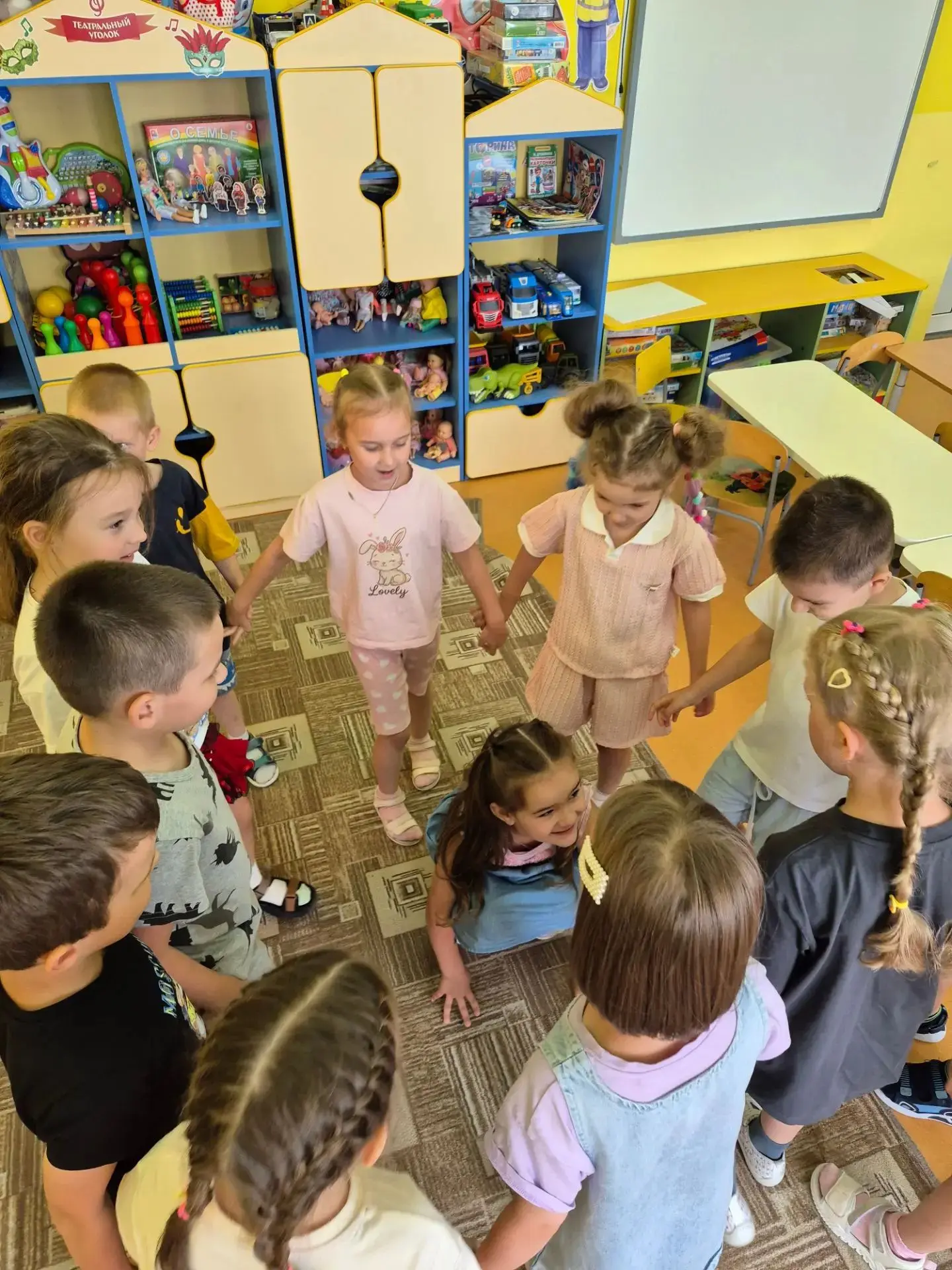 Народная игра «Чиж» в старшей группе Фантазёры 🐦😄

Знакомьтесь, это «Чиж» — главный герой нашей хо