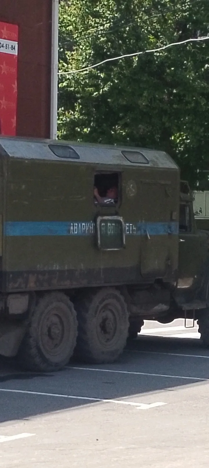 💧 Заметка: ситуация у ТЦ «Москва» после прорыва трубы

Вчера в районе торгового центра «Москва» про