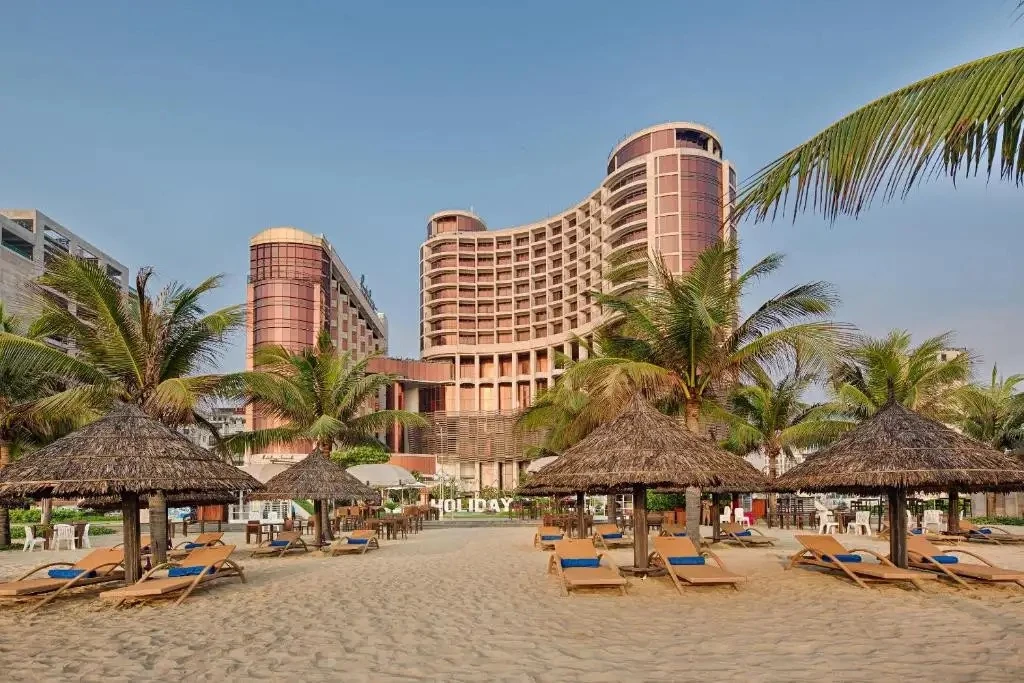 ВЬЕТНАМ🇻🇳ДАНАНГ  🏨Holiday Beach Danang 4*  📍Фактически единственный городской отель в центре Дананга