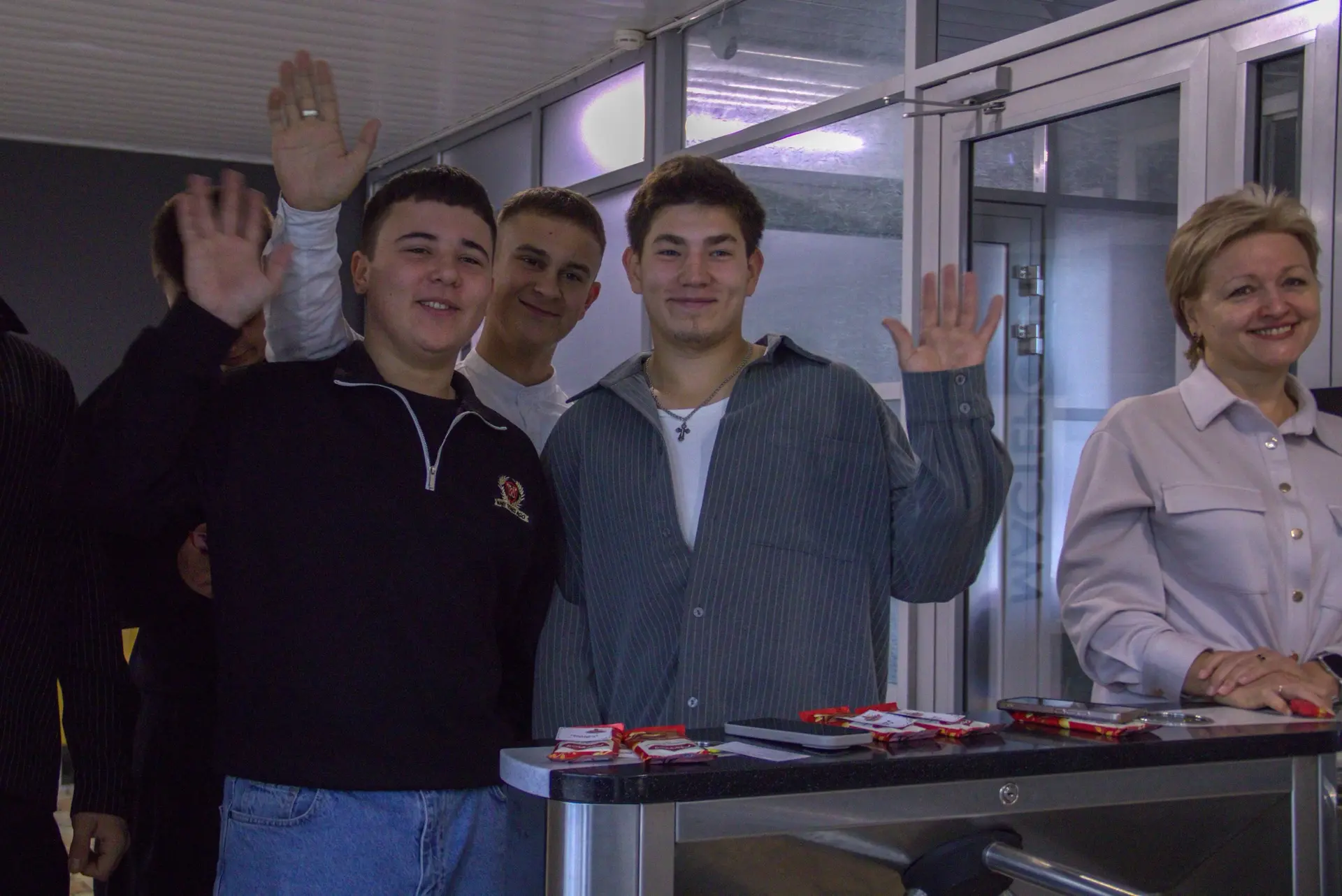 Утро в ГАПОУ СО «САСК» началось традиционно — с тёплых поздравлений преподавателей на в...