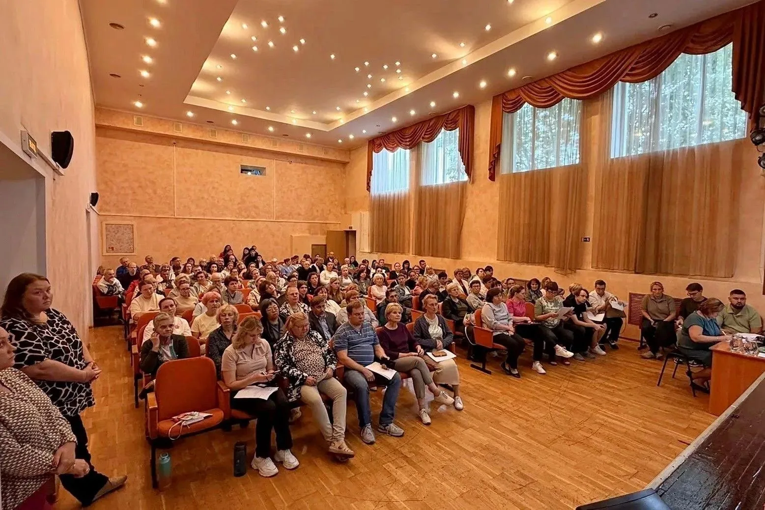 В Колледже кулинарного мастерства накануне учебного года проведено совещание с трудовым...