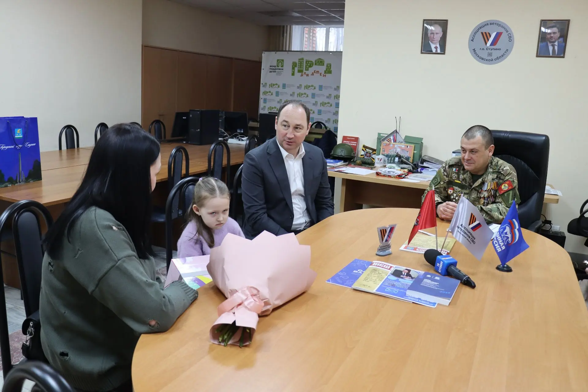 💫Сергей Мужальских поздравил с днём рождения дочь погибшего участника спецоперации Алису   Руководит