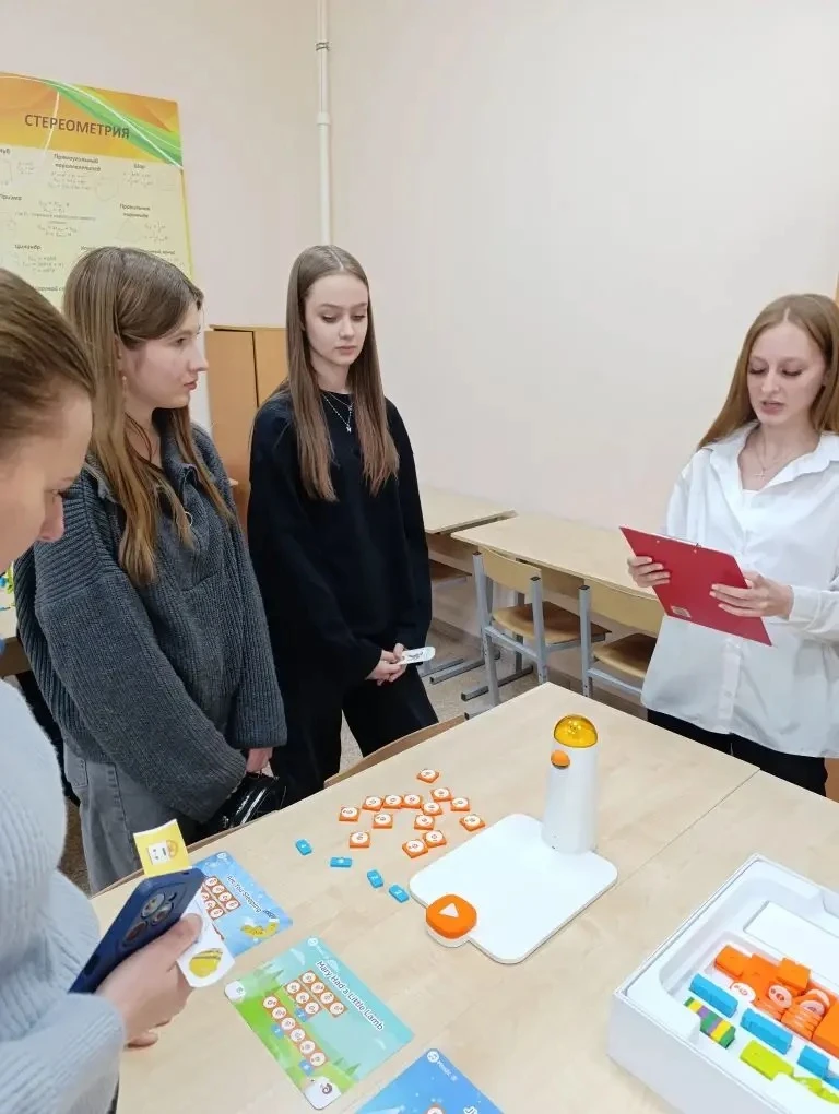 25.02 учащиеся психолого-педагогического 9.4. класса посетили день открытых дверей сара...