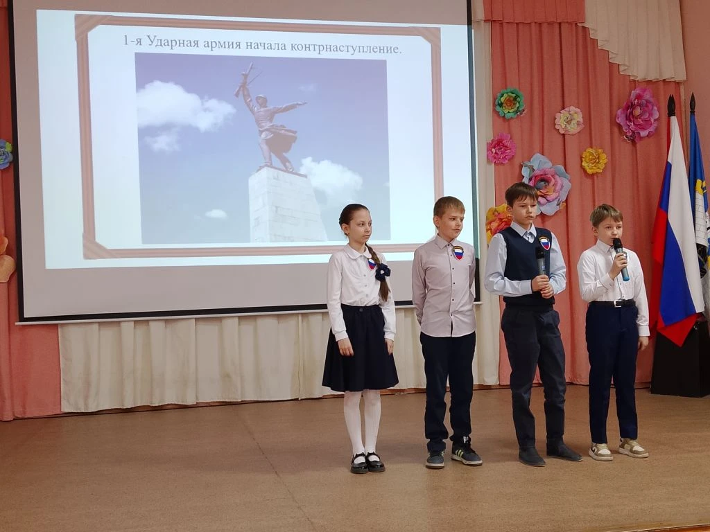 Для 4 классов Николюкина Ольга Юрьевна составила и провела Разговор со сцены "Наш город в годы войны