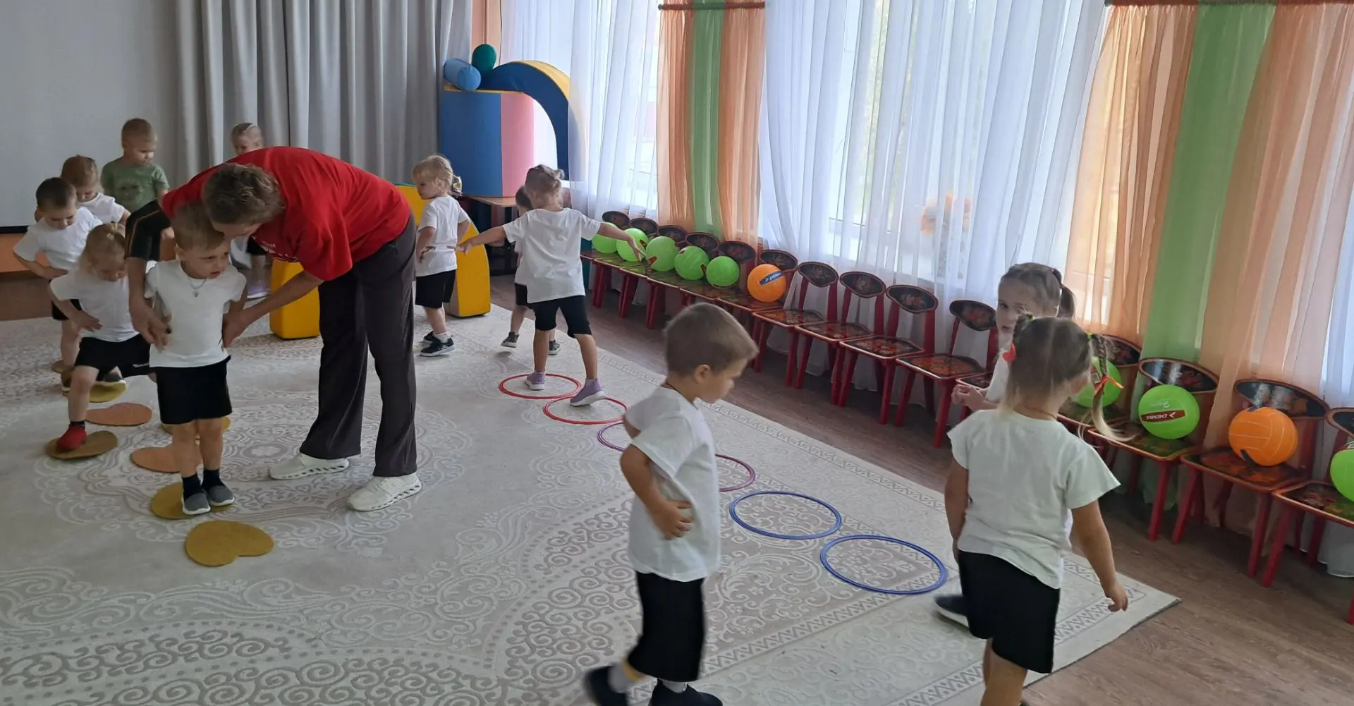 Наши малыши группы "Радуга " сегодня были настоящими спортсменами! Они учились ловко пр...