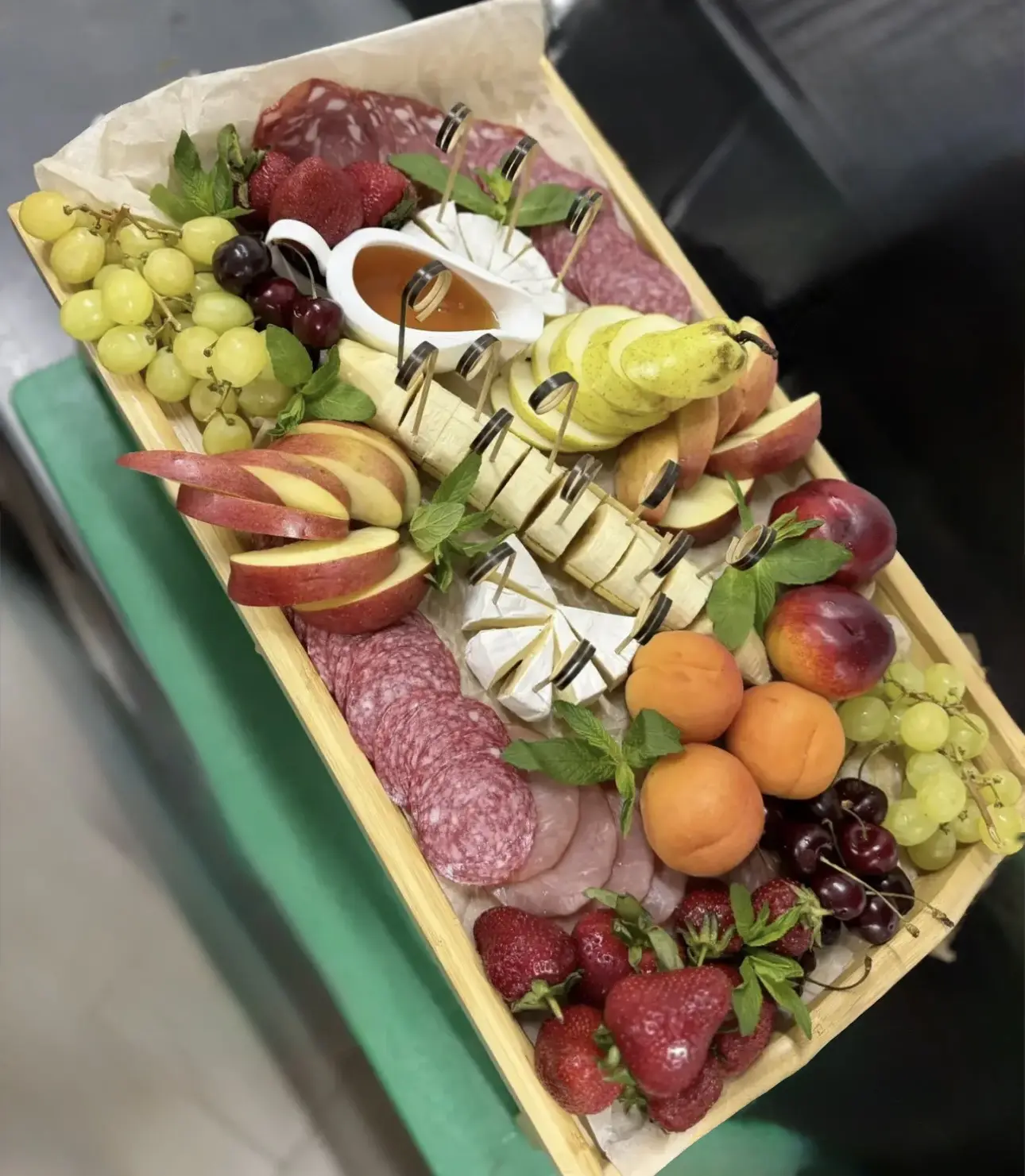 Дорогие наши гости 💛 Кафе на территории отеля  начало свою работу 🥰 И уже поздравили нашего первог