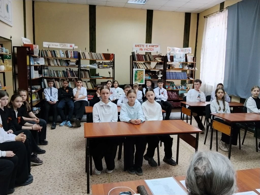 📚 Читаем детям о войне… 🕊️❤️  В эти дни, когда вся страна вспоминает героические страницы нашей исто