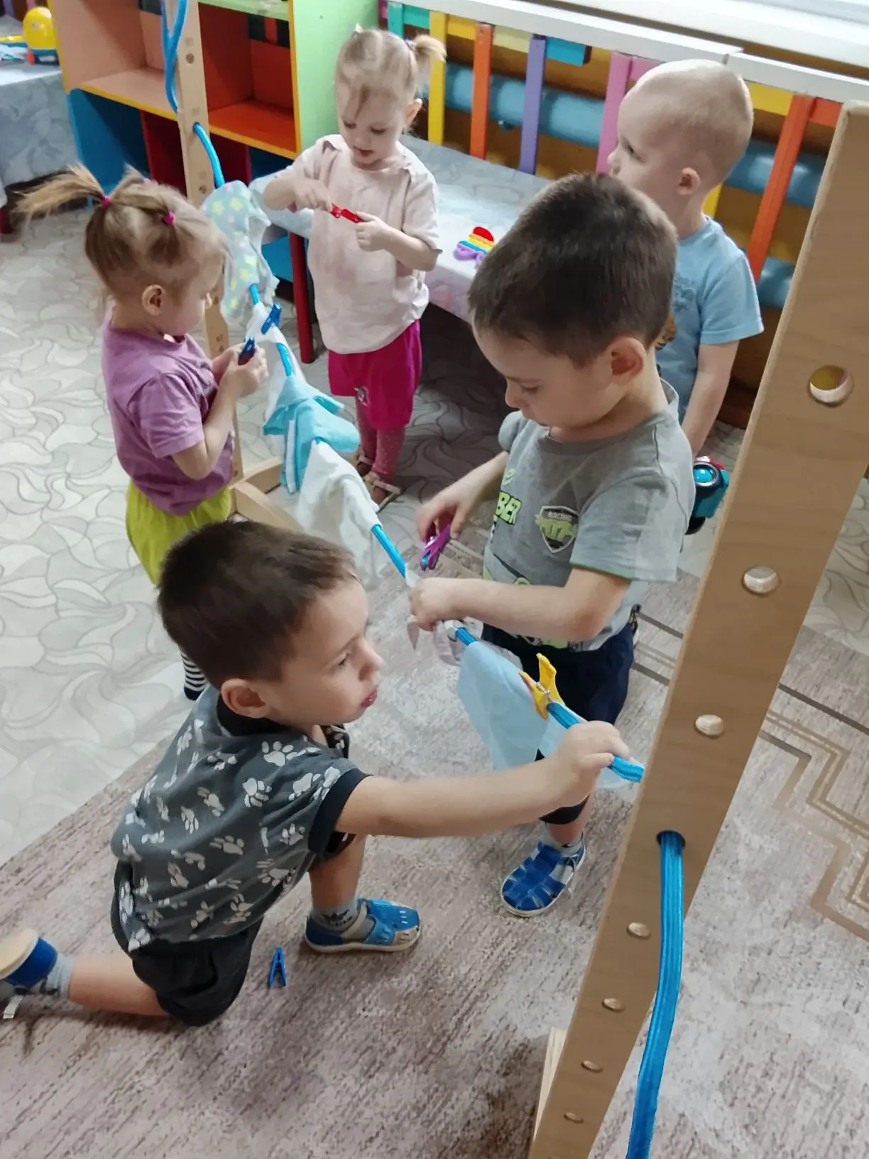 24 апреля в группе "Зайчата" прошёл тематический День прищепок!✨