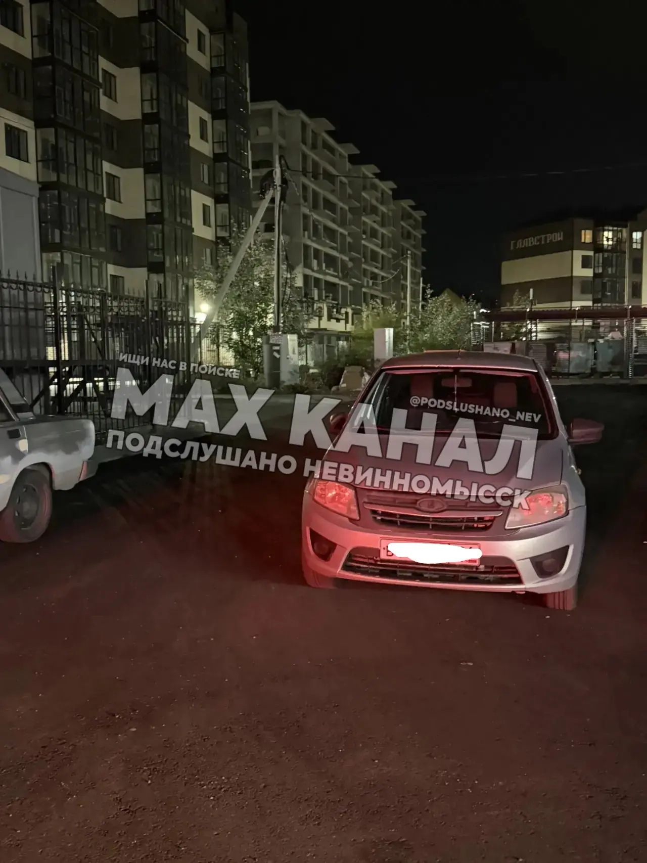 ⚡️Въезд и выезд полностью заблокировал данный транспорт!