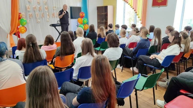 Начальник ревдинского ОВД встретился со старшеклассниками Еврогимназии