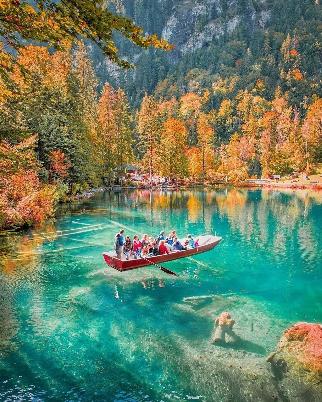 Швейцария осенью — это ожившая открытка, от которой захватывает дыхание🍂💛
