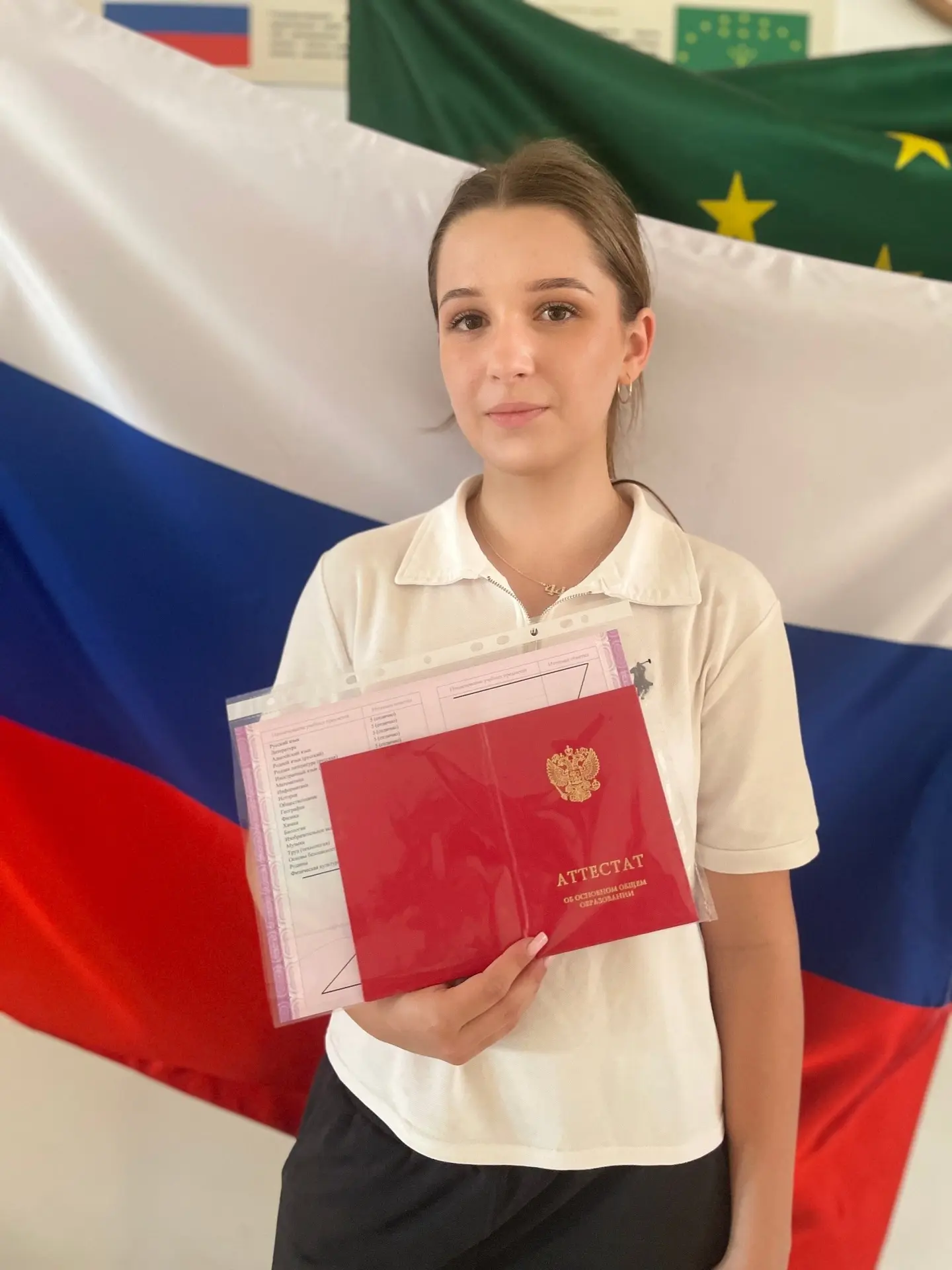 Поздравляем Курячую Киру, ученицу 9 «А» класса, с выдающимся достижением — окончанием школы с красны
