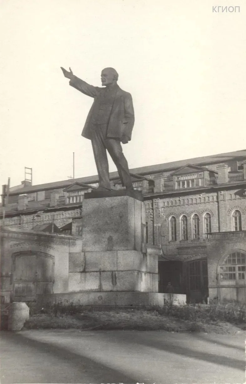 Следующая фотография, одна из последних, публикуемых нами из фотоархива КГИОП в рамках проекта «Насл