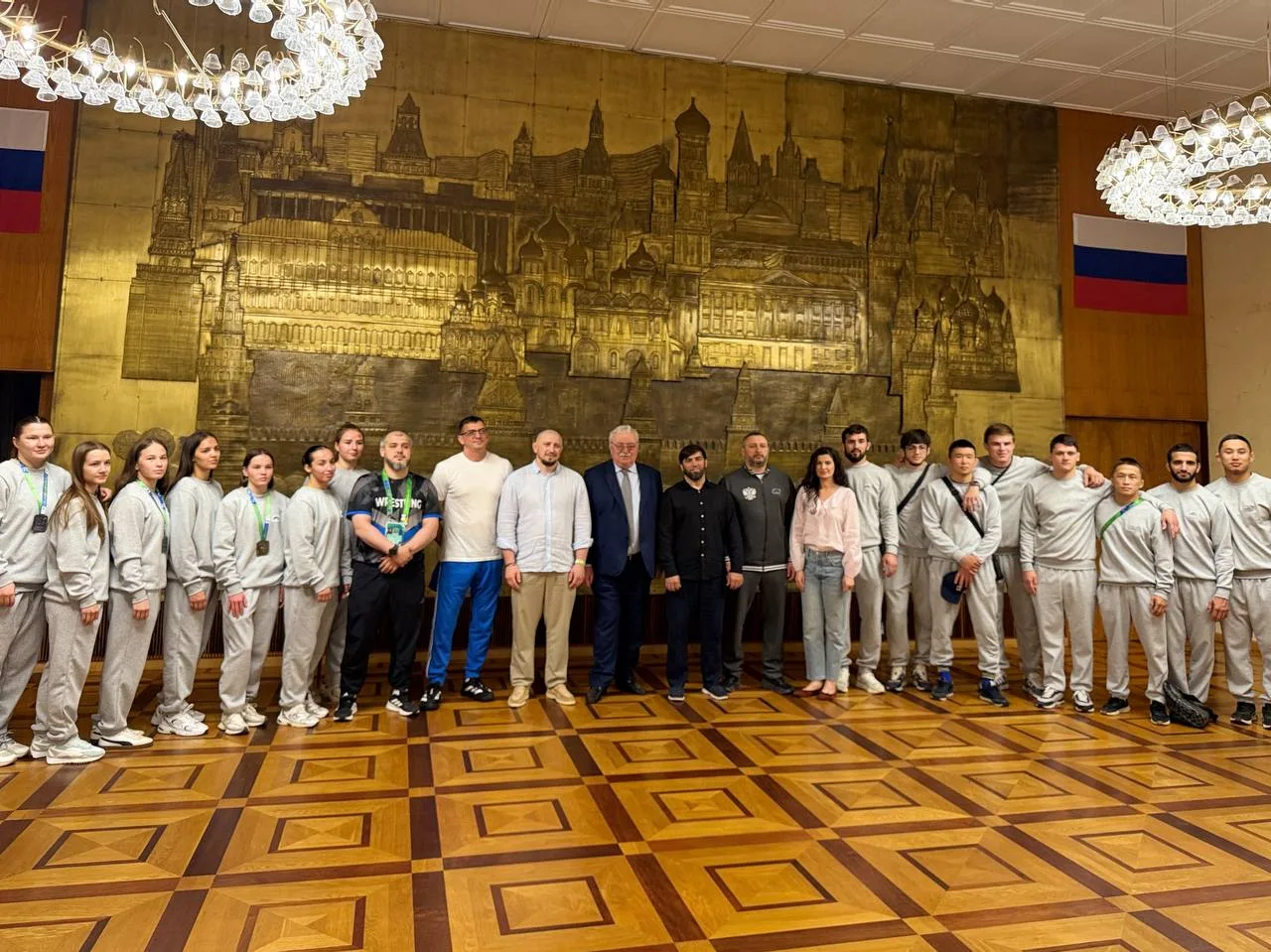 Посол РФ в Бразилии Алексей Лабецкий встретился со сборной России по борьбе среди студентов

В Брази