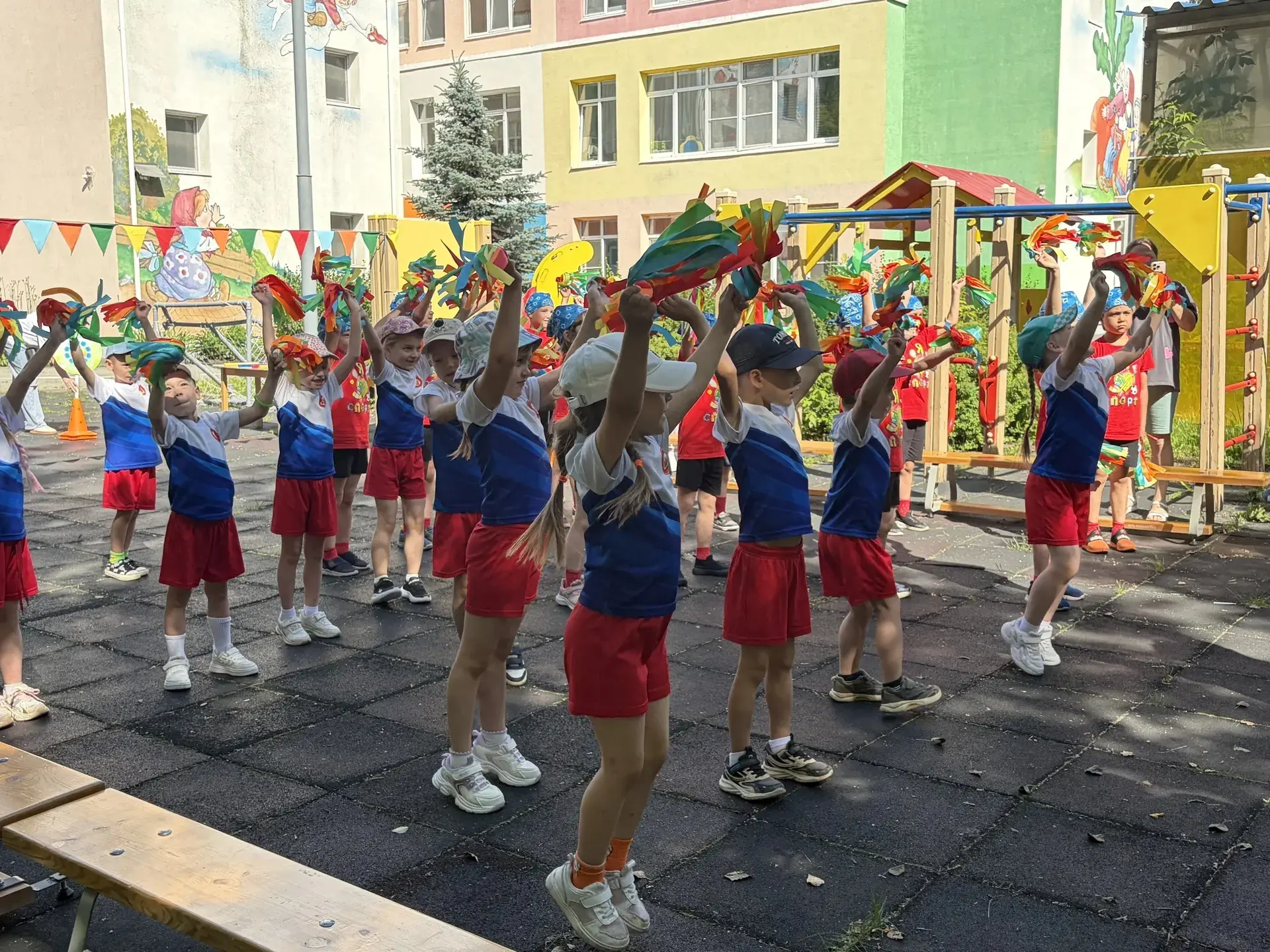 Солнце, улыбки и 25 лет дружбы! ☀️🤗