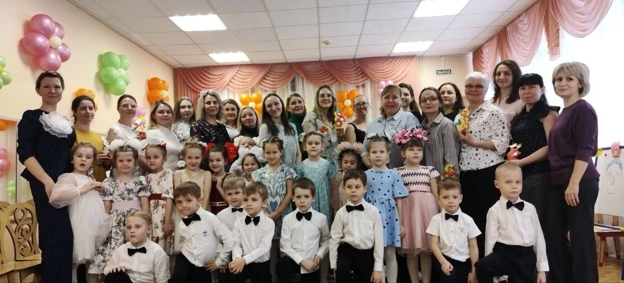 Утренник к 8 Марта в старшей и средней группе: праздник тепла и нежности 🌸💐