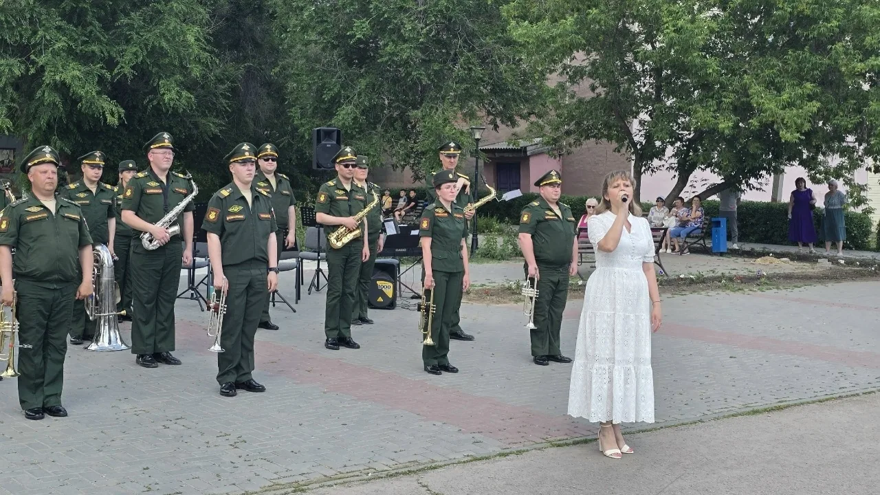 В сквере «Юность» прошёл праздничный концерт в честь Дня России